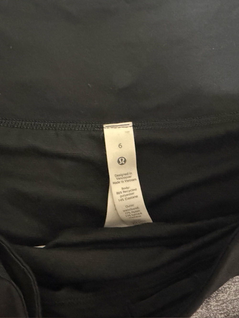 Lululemon speed up shorts size 6 - Picture 5 of 6